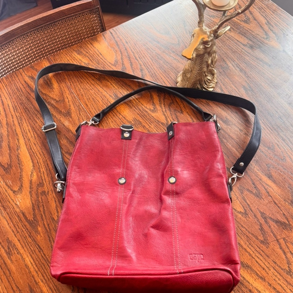 Purse can be worn multiple ways